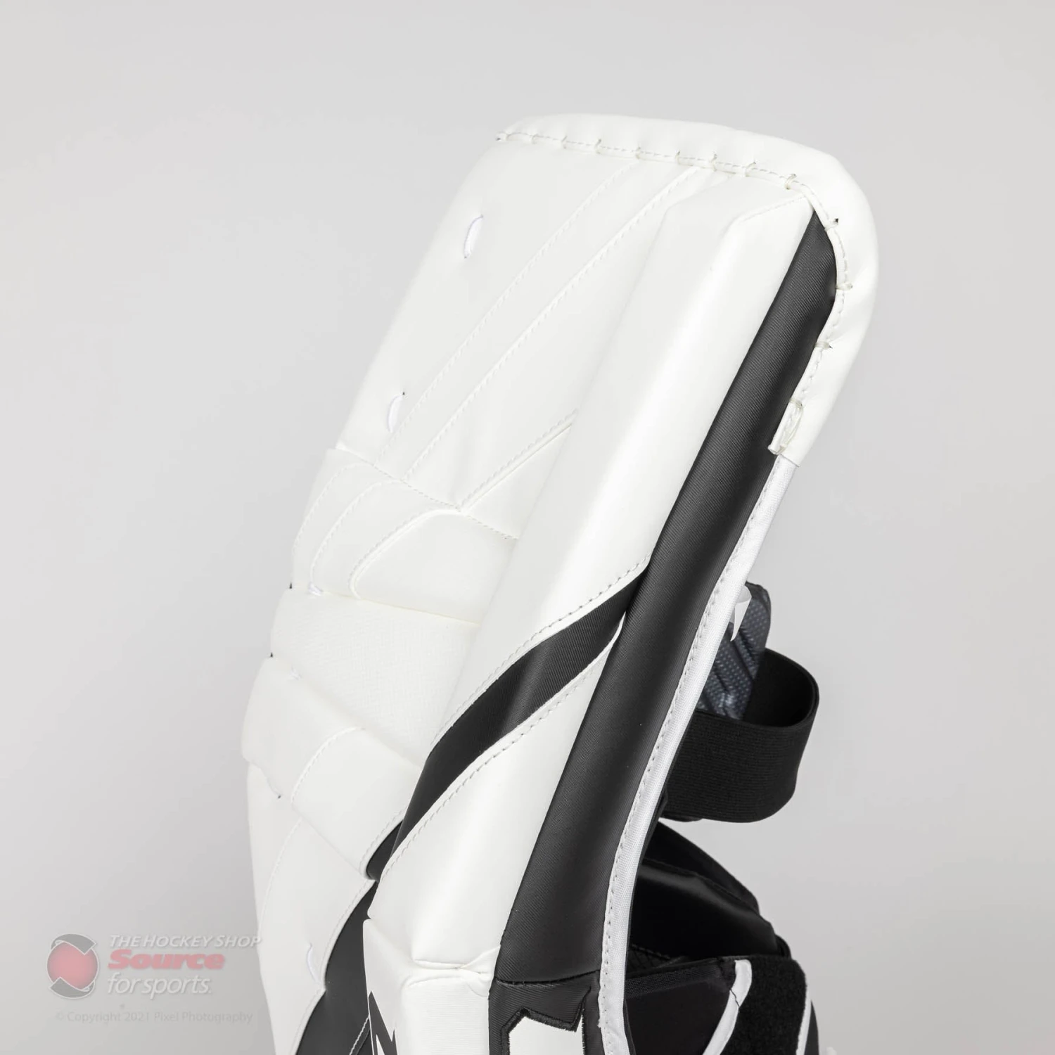 CCM Extreme Flex E5.9 Intermediate Goalie Leg Pads - Source Exclusive 6 CCM Extreme Flex E5.9 Intermediate Goalie Leg Pads - Source Exclusive - Image 6