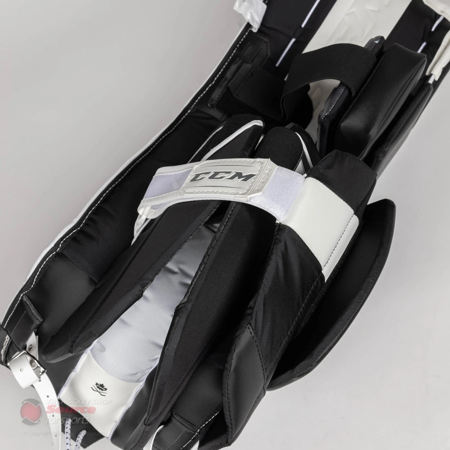 CCM Extreme Flex E5.9 Intermediate Goalie Leg Pads - Source Exclusive 13 CCM Extreme Flex E5.9 Intermediate Goalie Leg Pads - Source Exclusive - Image 13