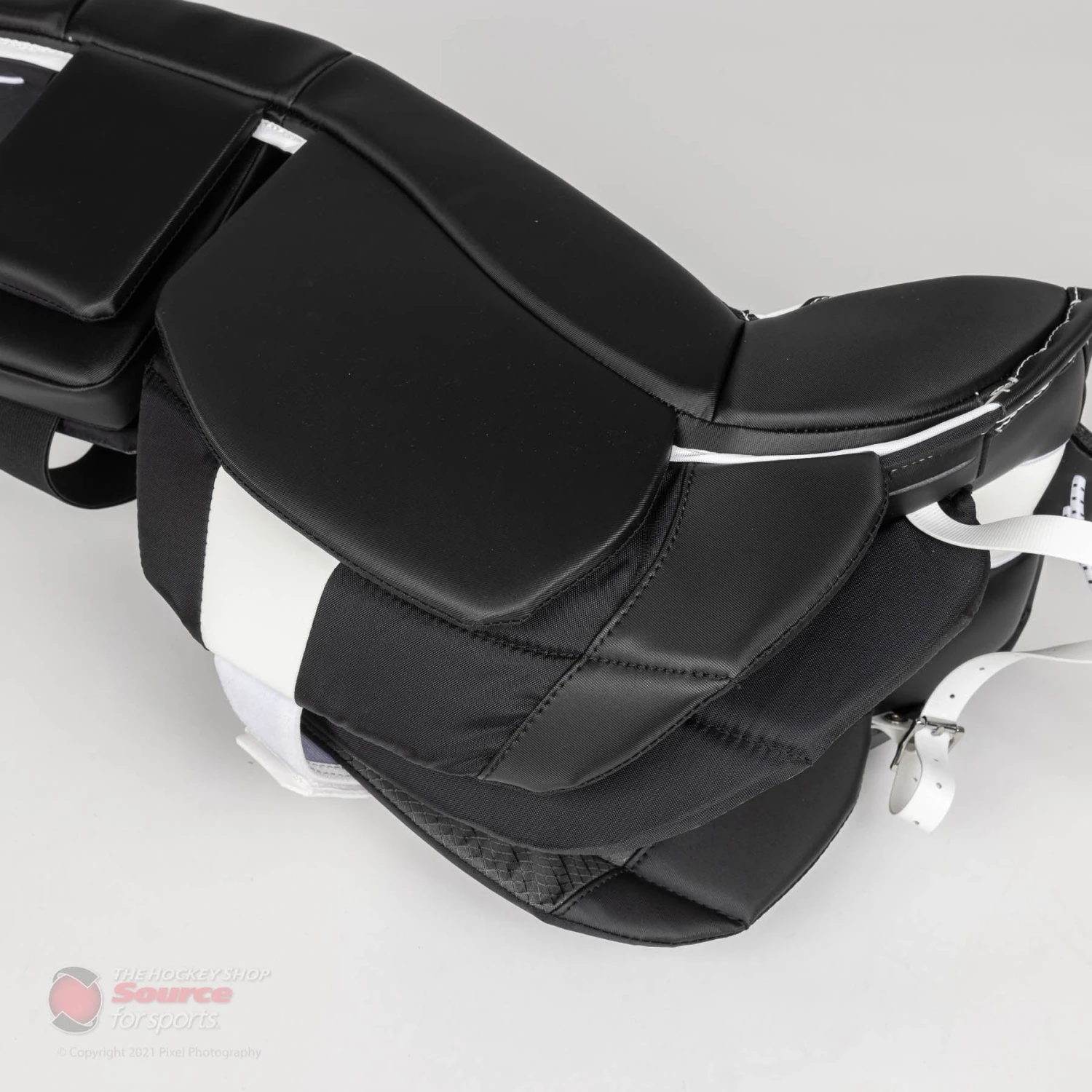 CCM Extreme Flex E5.9 Intermediate Goalie Leg Pads - Source Exclusive 7 CCM Extreme Flex E5.9 Intermediate Goalie Leg Pads - Source Exclusive - Image 7