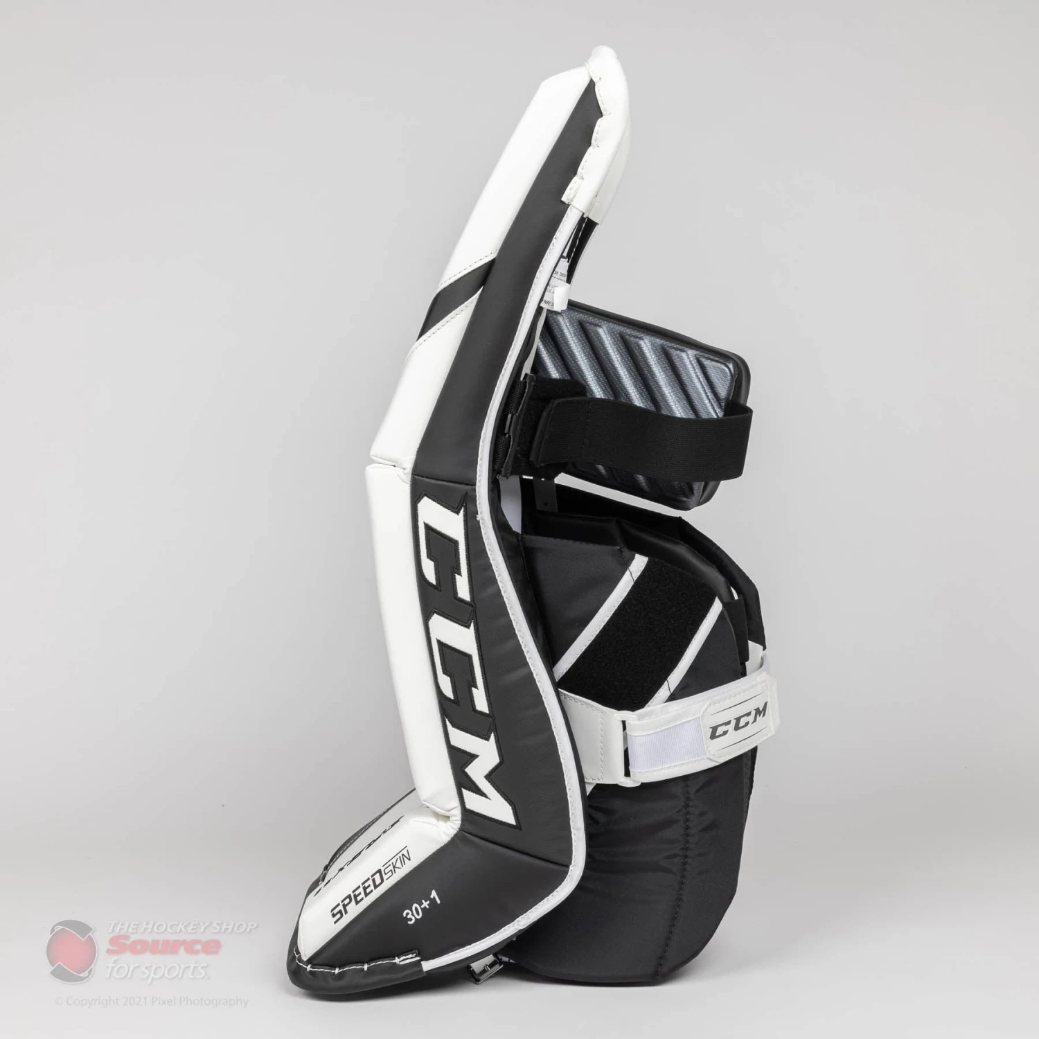CCM Extreme Flex E5.9 Intermediate Goalie Leg Pads - Source Exclusive 3 CCM Extreme Flex E5.9 Intermediate Goalie Leg Pads - Source Exclusive - Image 3